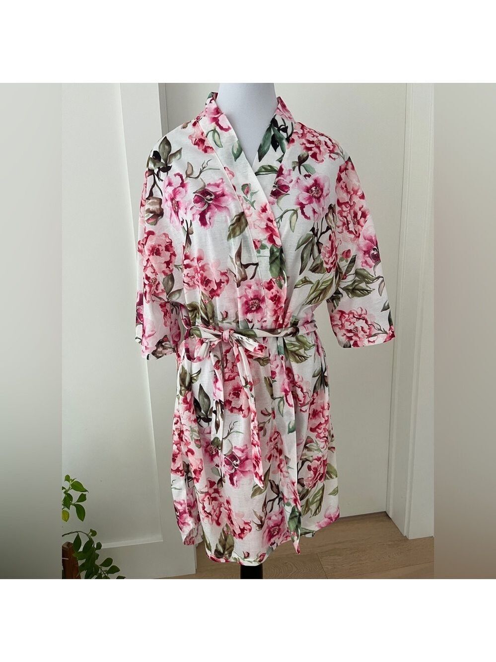 SHOW ME YOUR MUMU Brie Garden of Blooms Roses Short Tie Waist Robe Lightweight